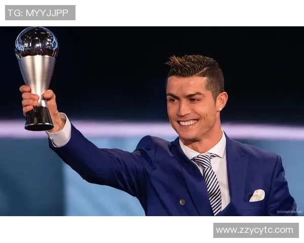 足球明星罗纳尔多独特发型解析与时尚影响力探讨